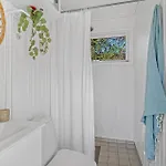 3 Bedroom Awesome In Vaeggerlose *