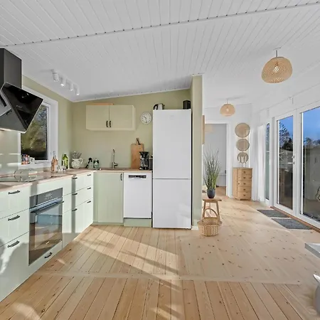 3 Bedroom Awesome In Vaeggerlose * Bøtø By