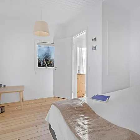 3 Bedroom Awesome In Vaeggerlose 펜션 Bøtø By