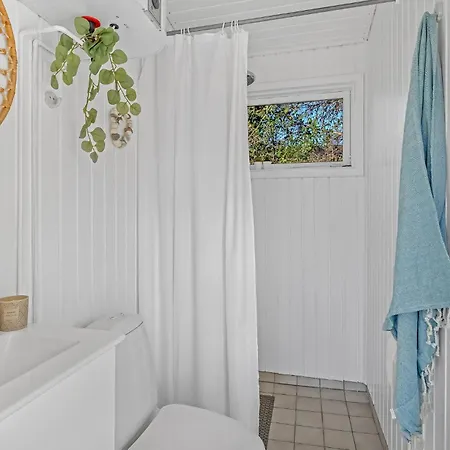 3 Bedroom Awesome In Vaeggerlose *