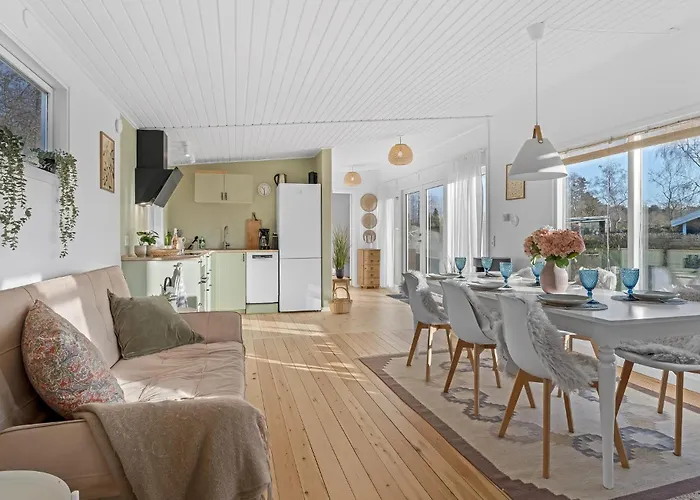 3 Bedroom Awesome In Vaeggerlose Сasa de vacaciones Bøtø By