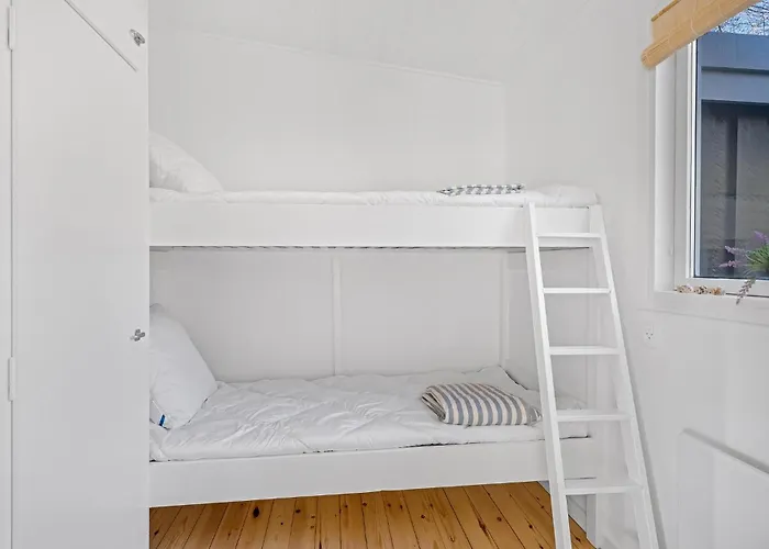 Сasa de vacaciones 3 Bedroom Awesome In Vaeggerlose *