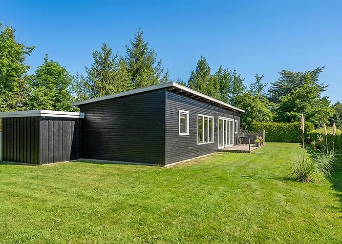 Сasa de vacaciones 3 Bedroom Awesome In Vaeggerlose *