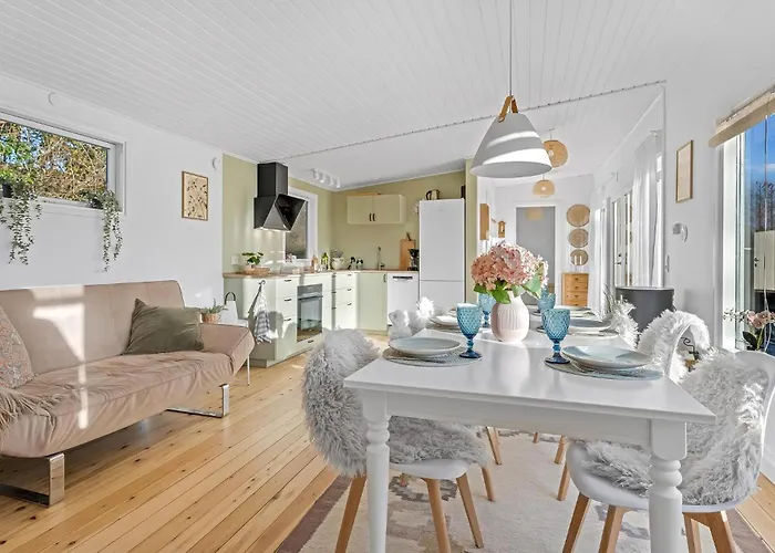Сasa de vacaciones 3 Bedroom Awesome In Vaeggerlose Bøtø By