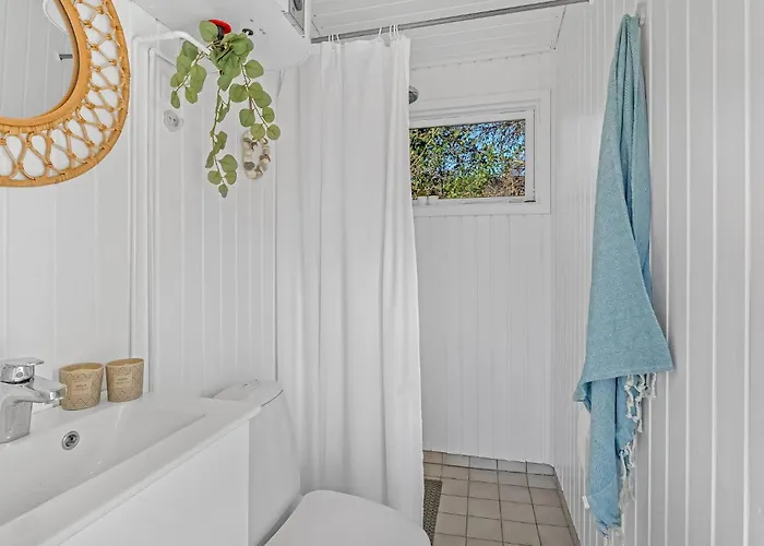 3 Bedroom Awesome In Vaeggerlose *